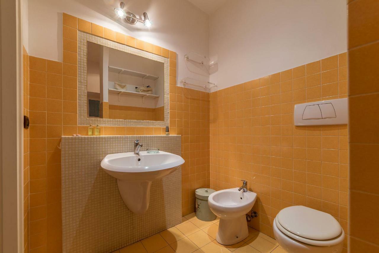 Colosseo & San Clemente Cozy Flat Рим Екстериор снимка